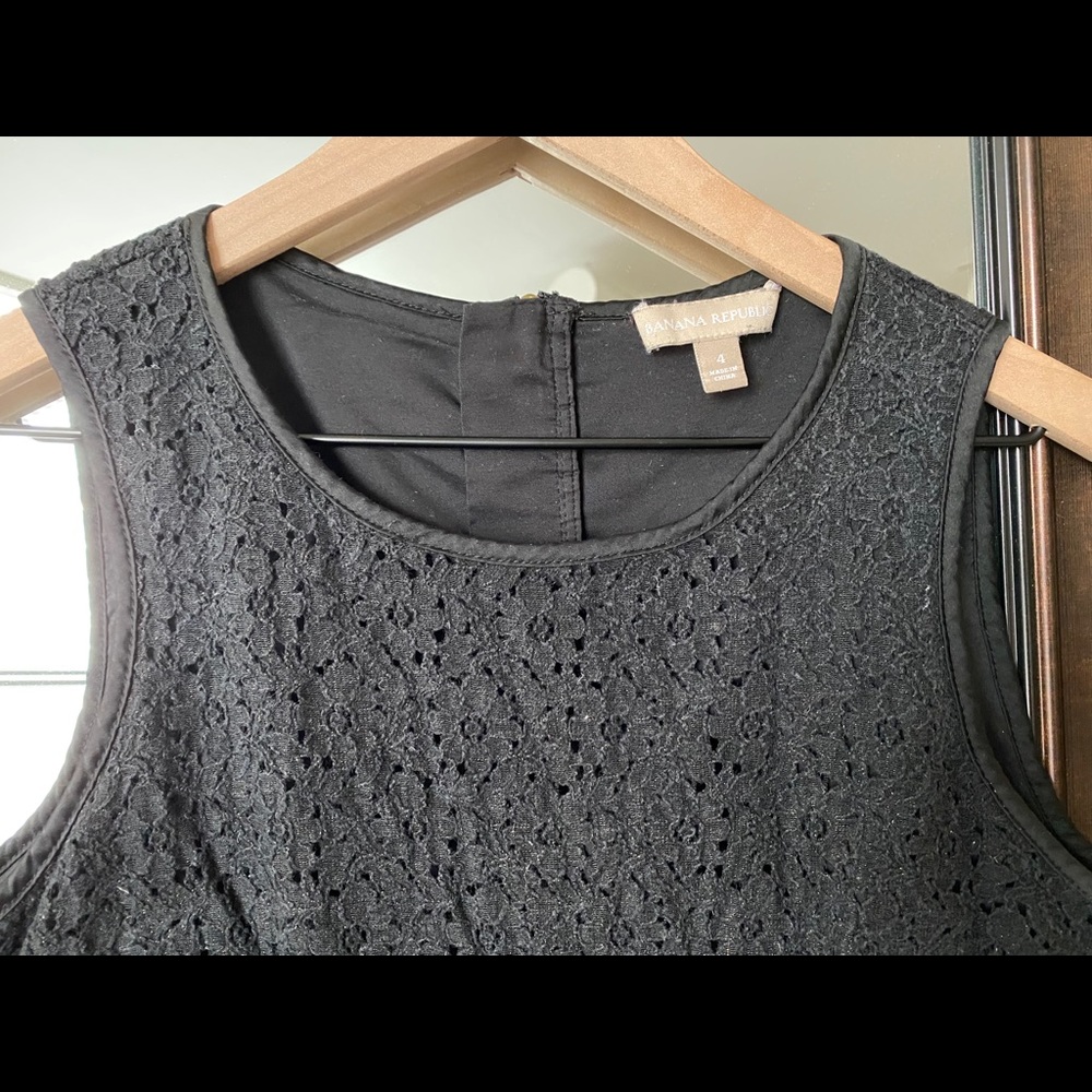 Banana Republic | Sleeveless Textured Top - Picture 2 of 4